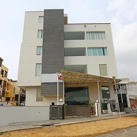 Oyo 8425 Hotel Shiv Palace